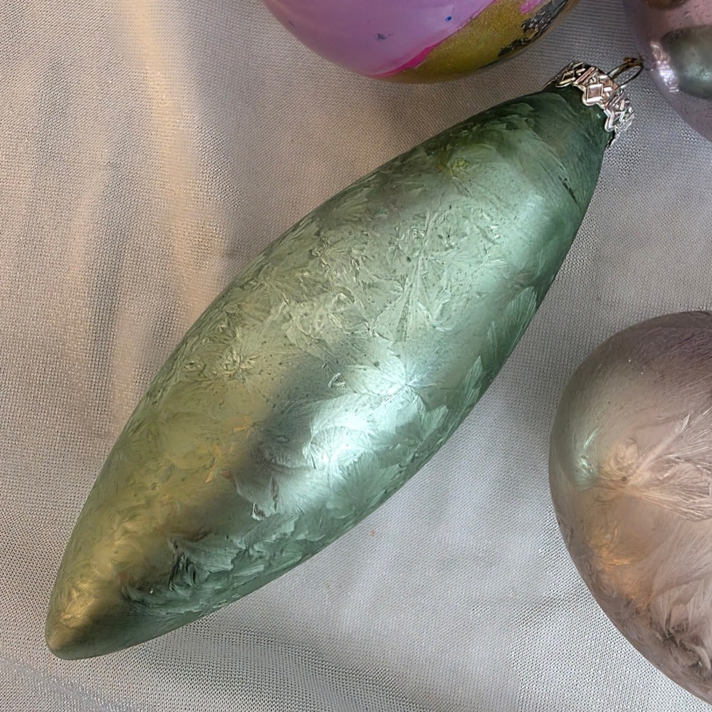 Vintage Lot of 6 Blown Glass Christmas Ornaments in Purple Lavender Green Silver - Picture 6 of 16